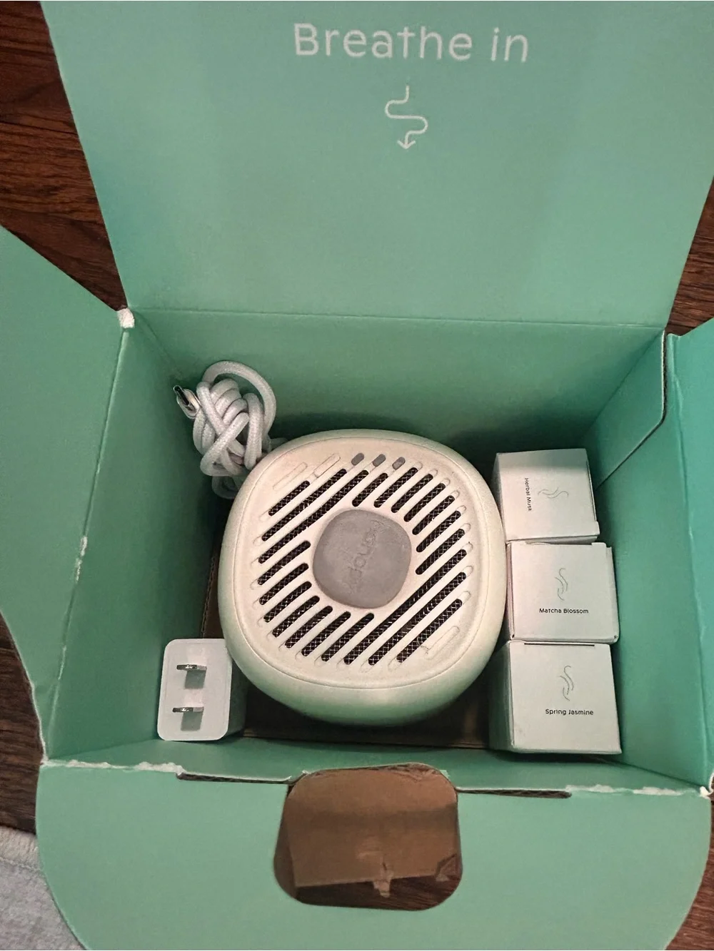 Bloom White USB Aroma Diffuser with Two Bloom Signature Oils - Picture 10 of 12